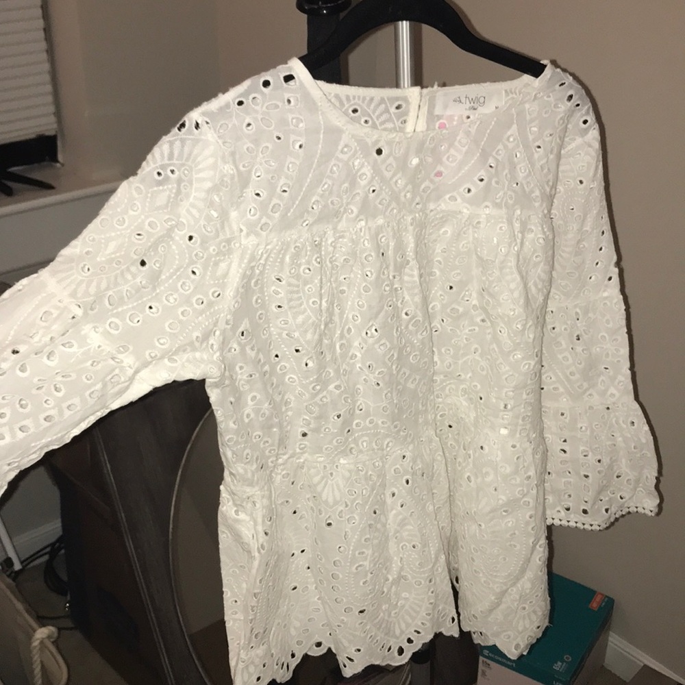White eyelet 3/4 sleeve top